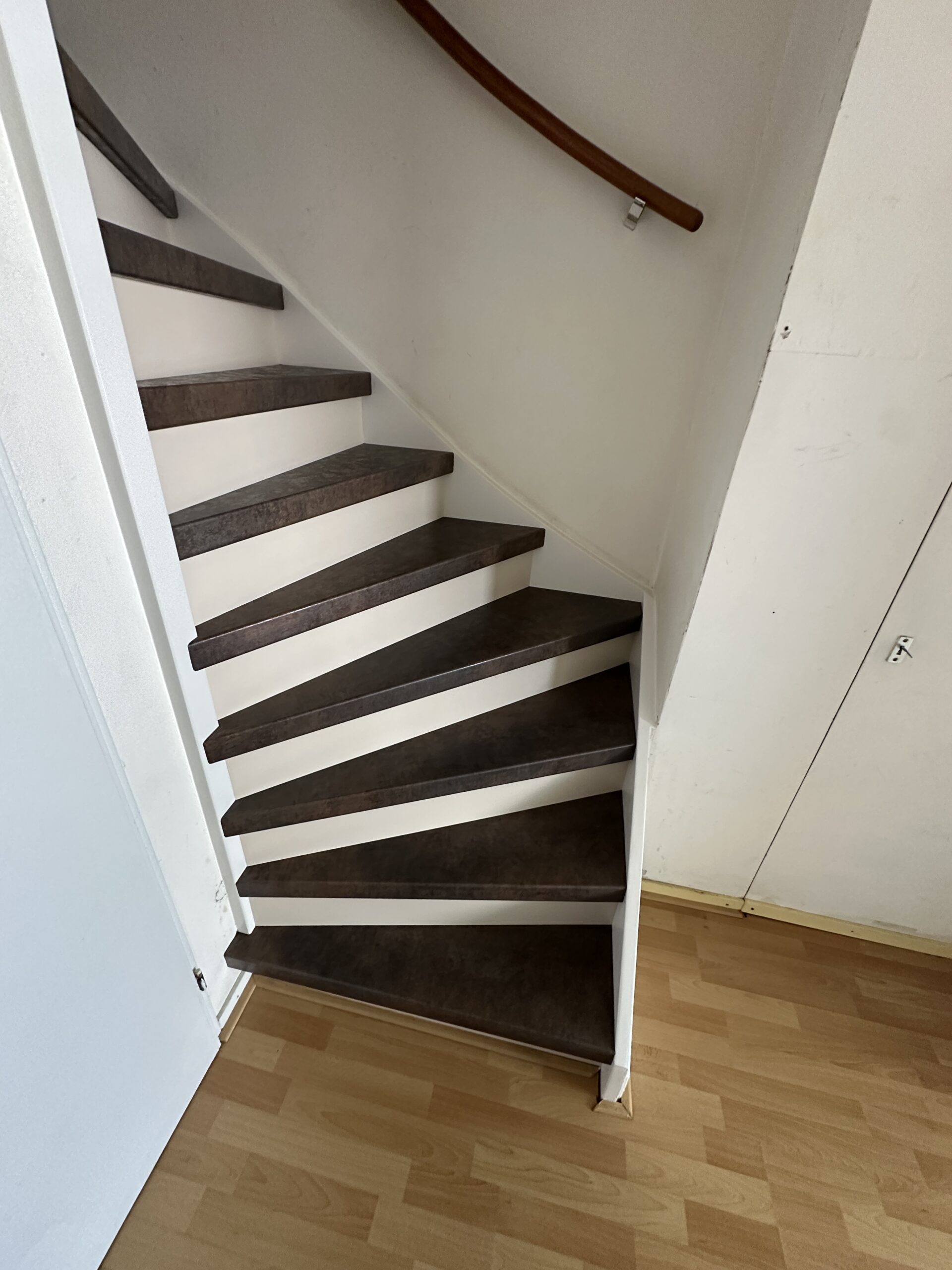Traprenovatie in Leidschendam met steenlook.