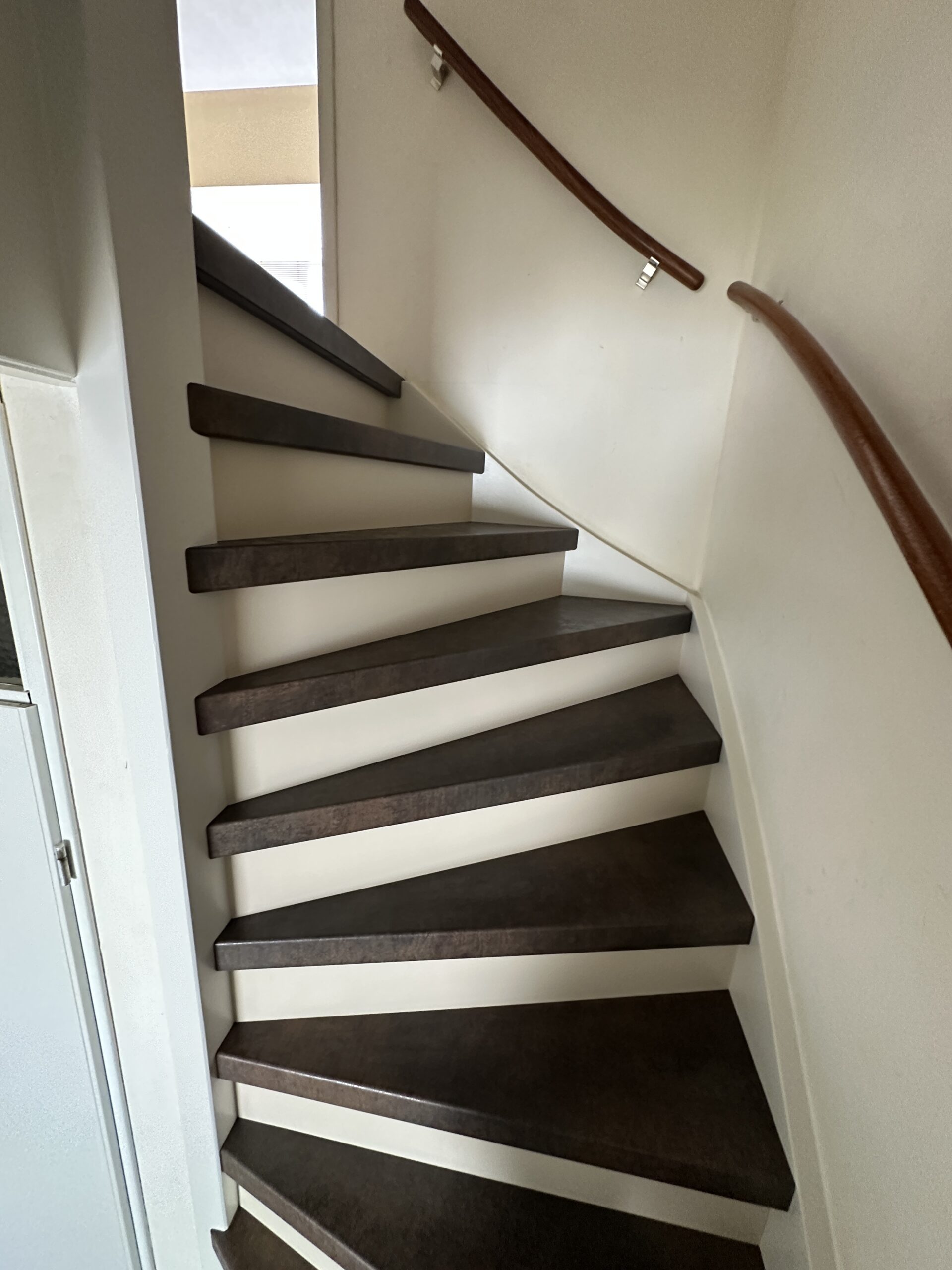 Traprenovatie in Leidschendam met steenlook.