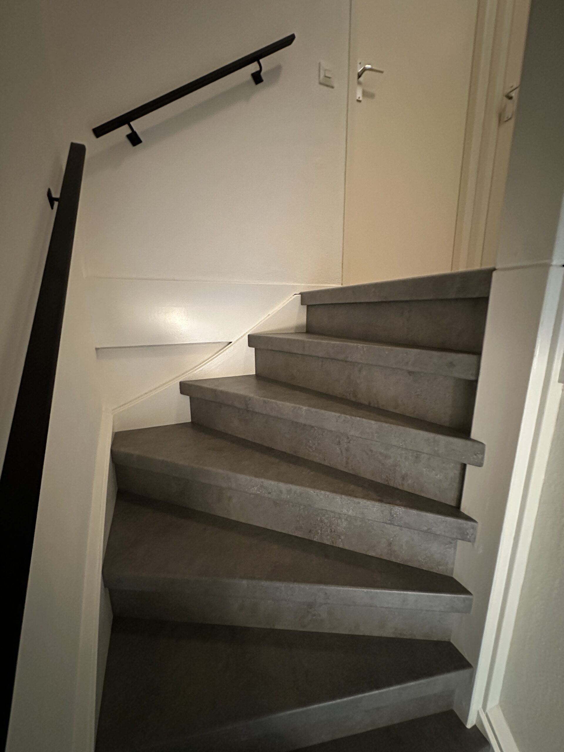 Betonlook traprenovatie Den Haag