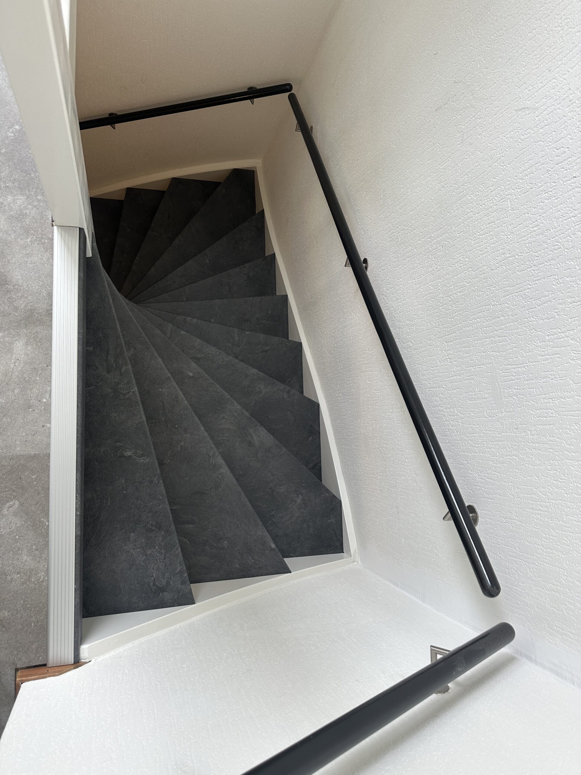 Traprenovatie Den Haag steenlook mustang decor