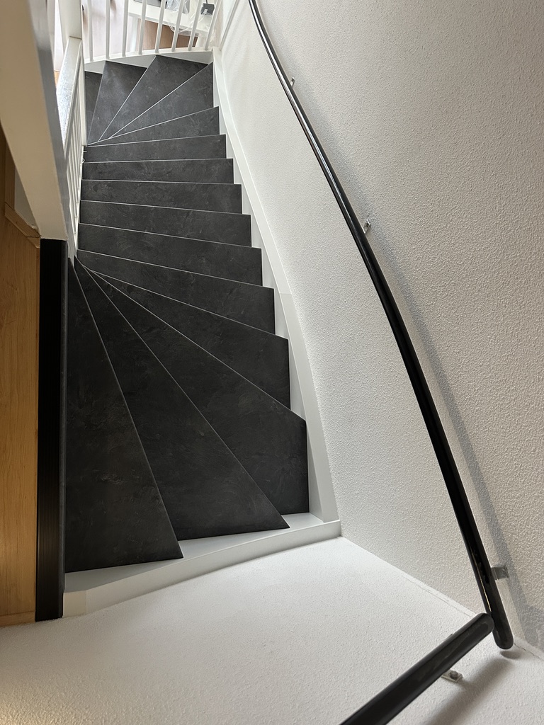 Traprenovatie Zoetermeer antraciet steenlook decor