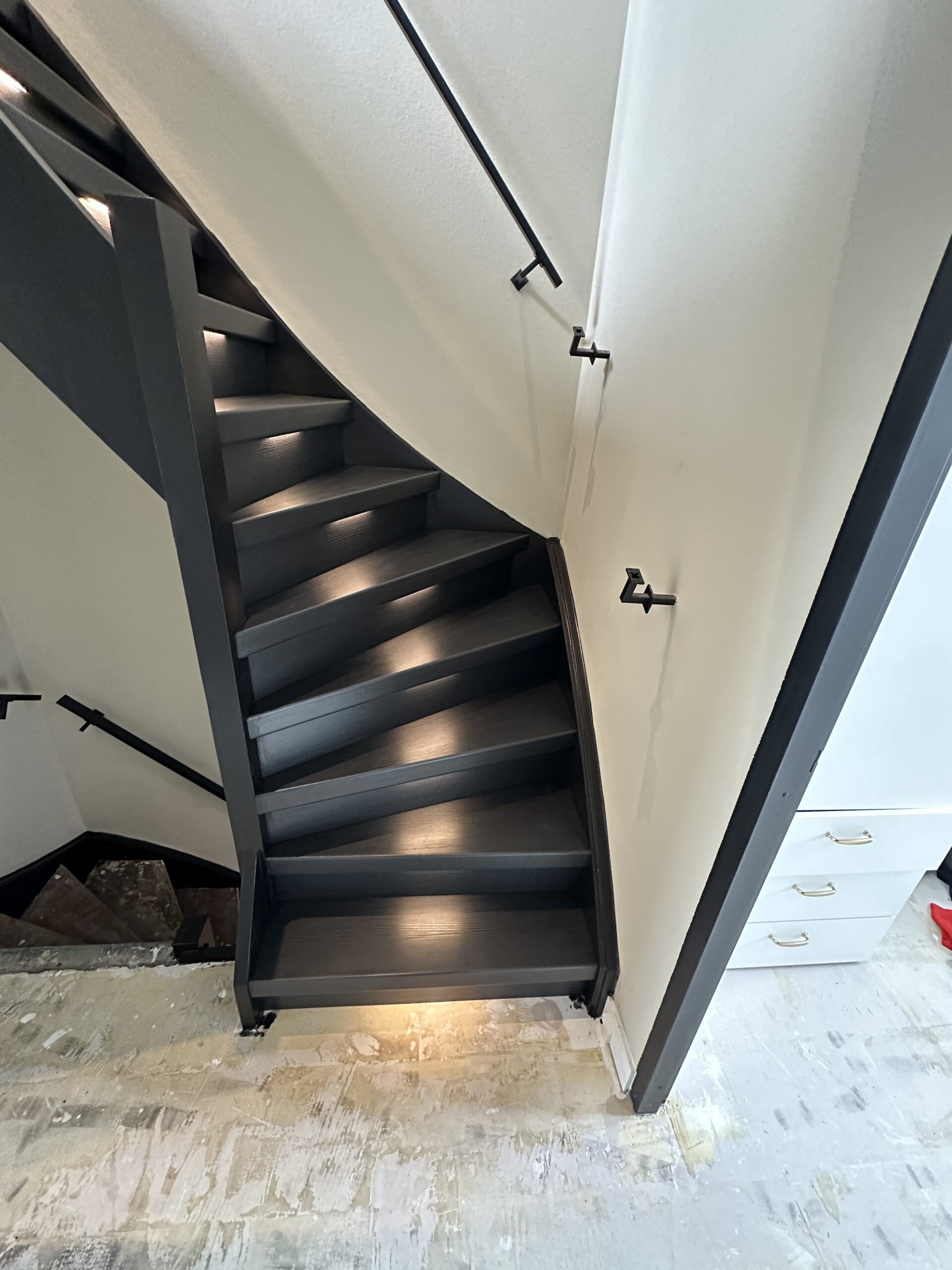 Traprenovatie zwart houtlook Kwintsheul