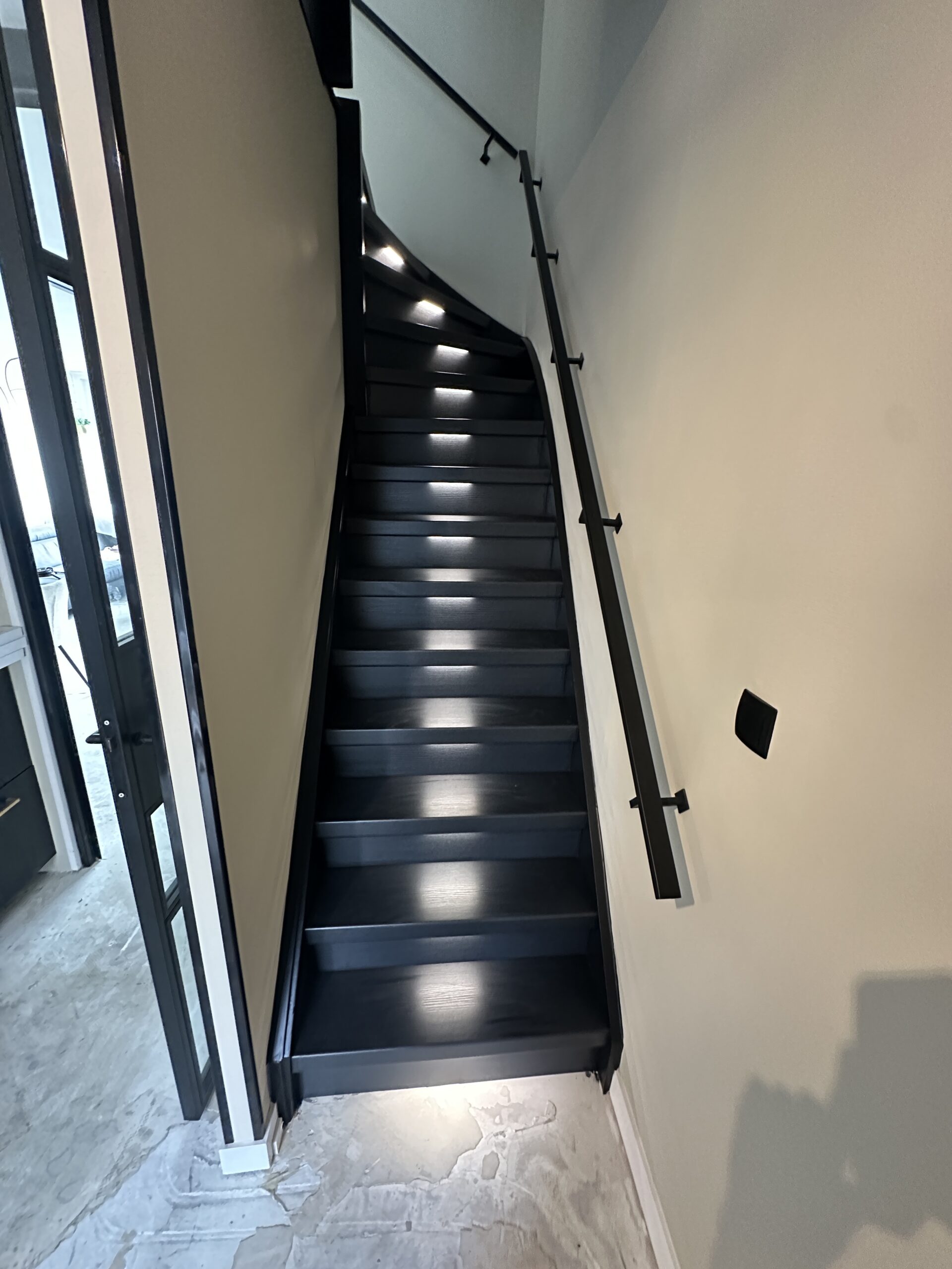 Traprenovatie Kwintsheul zwart houtlook decor