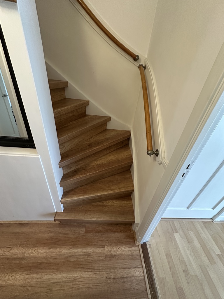 Traprenovatie Den Haag houtlook decor klassiek