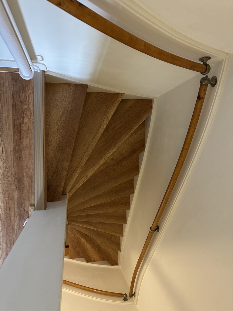 Traprenovatie Den Haag houtlook decor klassiek