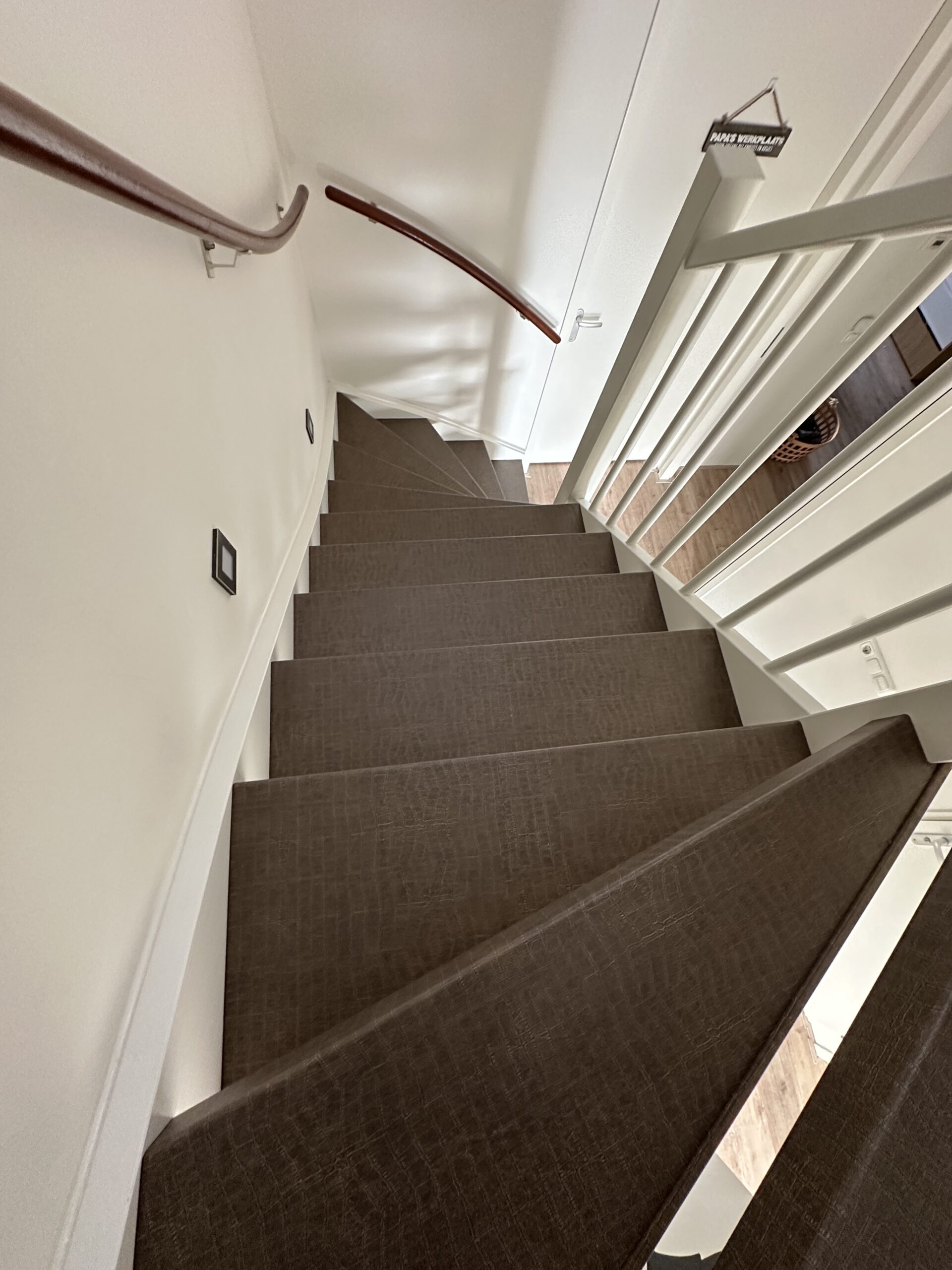 Traprenovatie Alphen aan den Rijn Lederlook decor