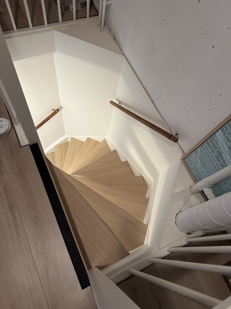 Traprenovatie Wassenaar eiken houtlook decor