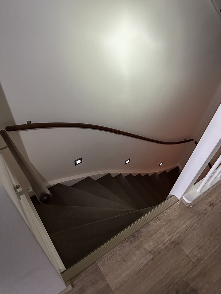 Traprenovatie Alphen aan den Rijn Lederlook decor