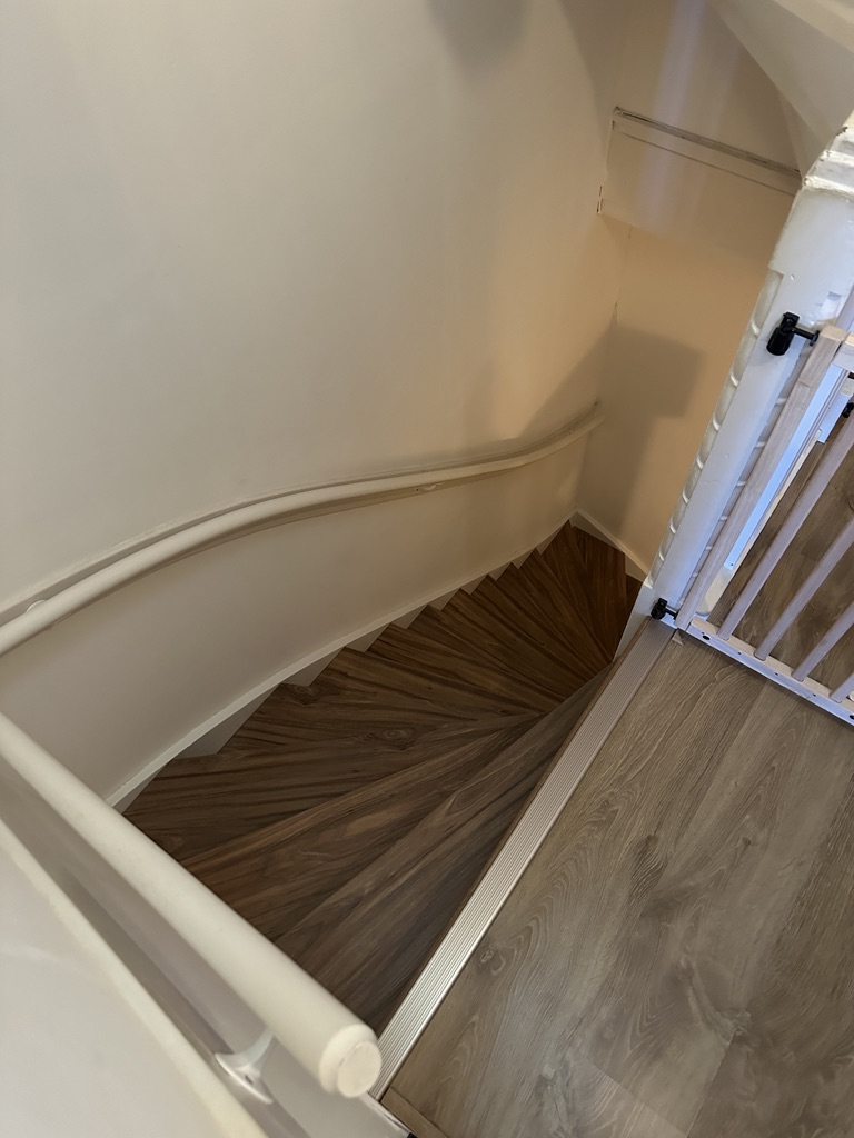 Traprenovatie Den Haag, warm houtlook decor