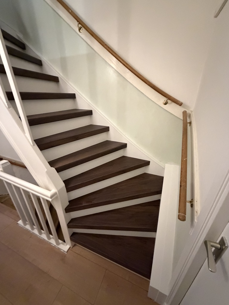 76BD7618-11D4-43C0-9813-3513C640276F_1_105_c