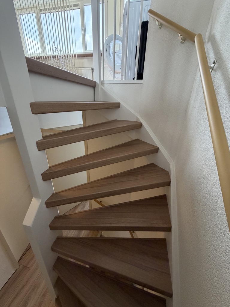 F476AD0C-363B-4E0A-9F33-9D6C94D897F9_1_105_c